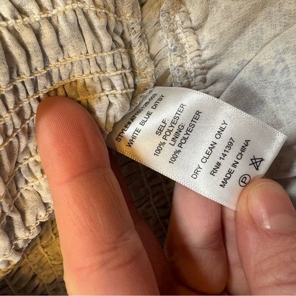 Astr The Label Blue and White Floral Smocked Flutter Sleeved Crop Top Blouse - Picture 4 of 7